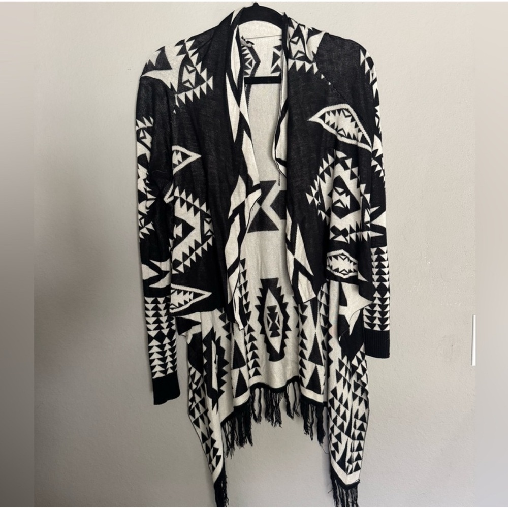 Stylish Black and White Patterned Cardigan